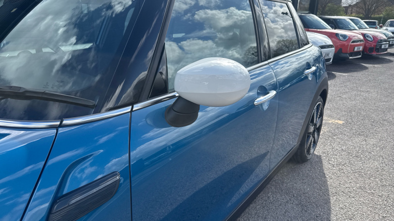 MINI Hatchback 1.5 Cooper Exclusive 5dr Auto Petrol Hatchback